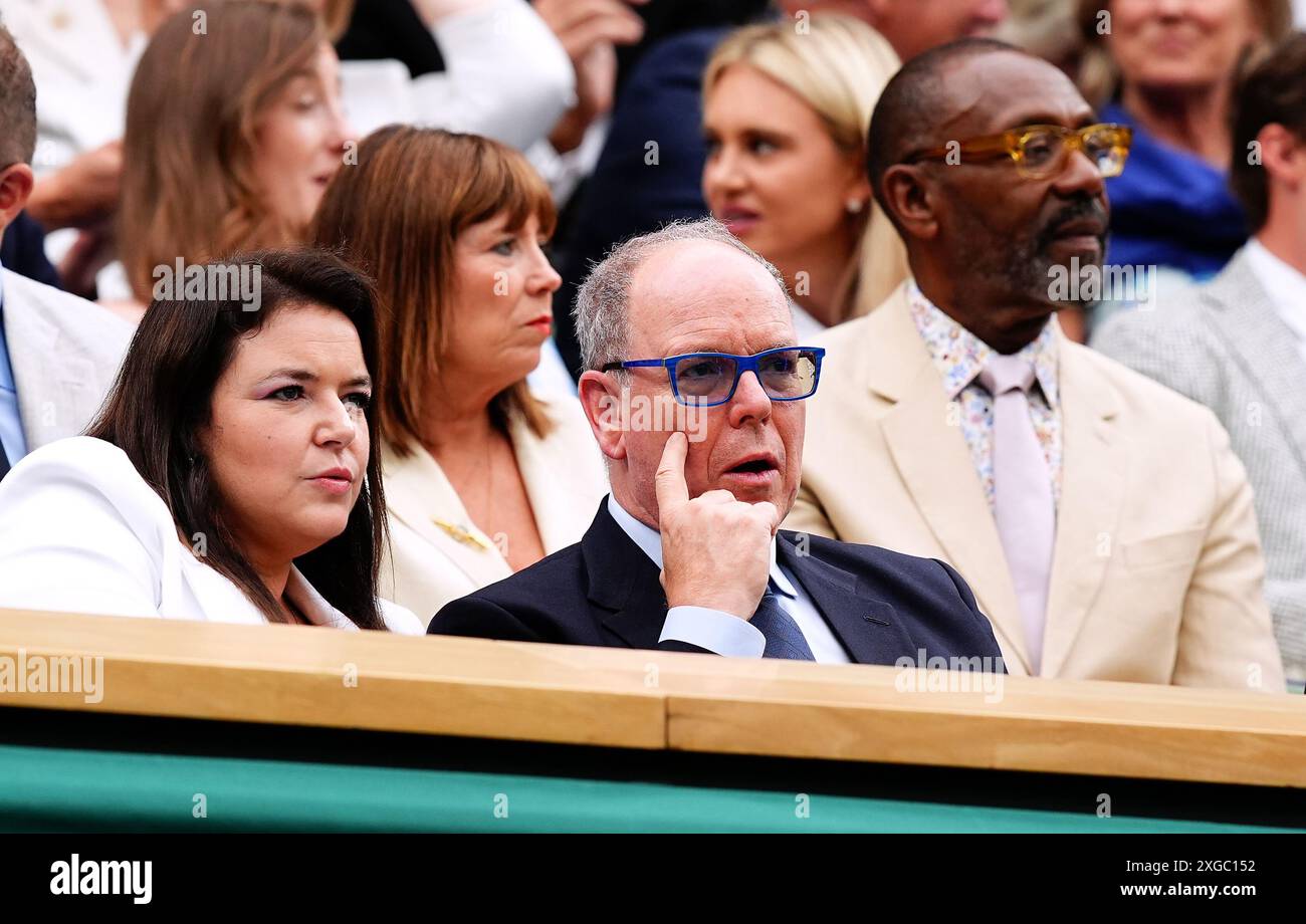 Le Prince Albert II de Monaco dans la loge royale le huitième jour des Championnats de Wimbledon 2024 au All England Lawn Tennis and Croquet Club, Londres. Date de la photo : lundi 8 juillet 2024. Banque D'Images