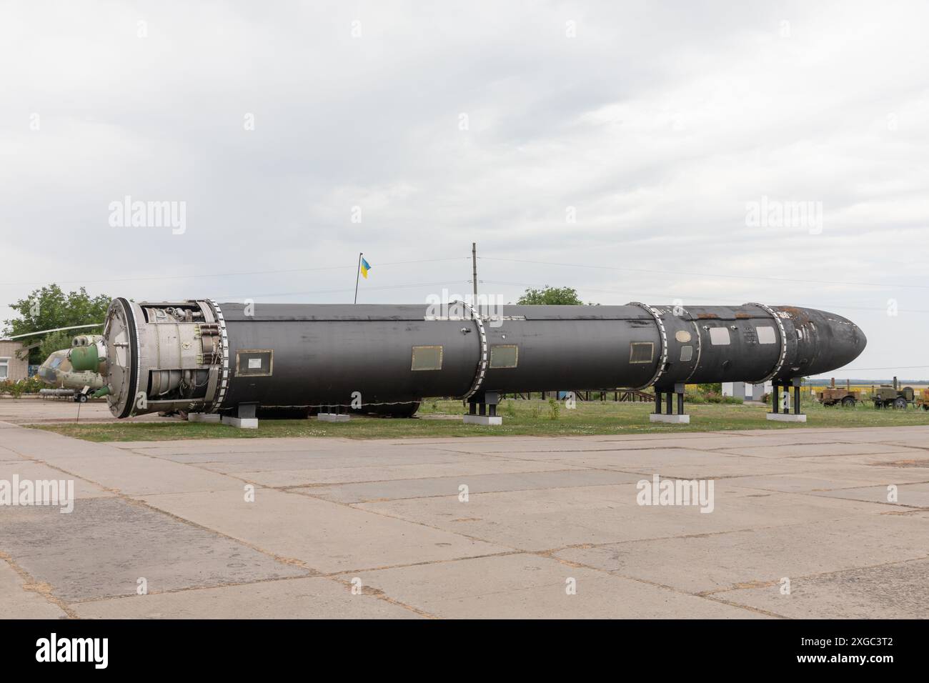 Missile balistique intercontinental SS-18 Mod 5 (nom OTAN : Satan) est vu dans le musée des forces de missiles stratégiques après la dissolution de l'Union soviétique, l'Ukraine détenait environ un tiers de l'arsenal nucléaire soviétique, le troisième plus grand au monde à l'époque, ainsi que des moyens importants de sa conception et de sa production. En 1994, l'Ukraine a accepté de détruire ces armes et d'adhérer au Traité sur la non-prolifération des armes nucléaires (TNP). L'un des anciens postes de commandement unifié a été converti en Musée des forces de missiles stratégiques et fait maintenant partie de la Muse nationale d'histoire militaire Banque D'Images