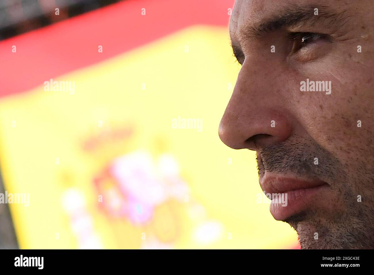 L’Espagnol Felipe Perrone Rocha regarde lors du match de water-polo masculin de la Sardinia Cup opposant l’Espagne (casquettes blanches) et l’Italie (casquettes bleues) à l’AT piscina comunale à Alghero (Italie), le 5 juillet 2024. Banque D'Images