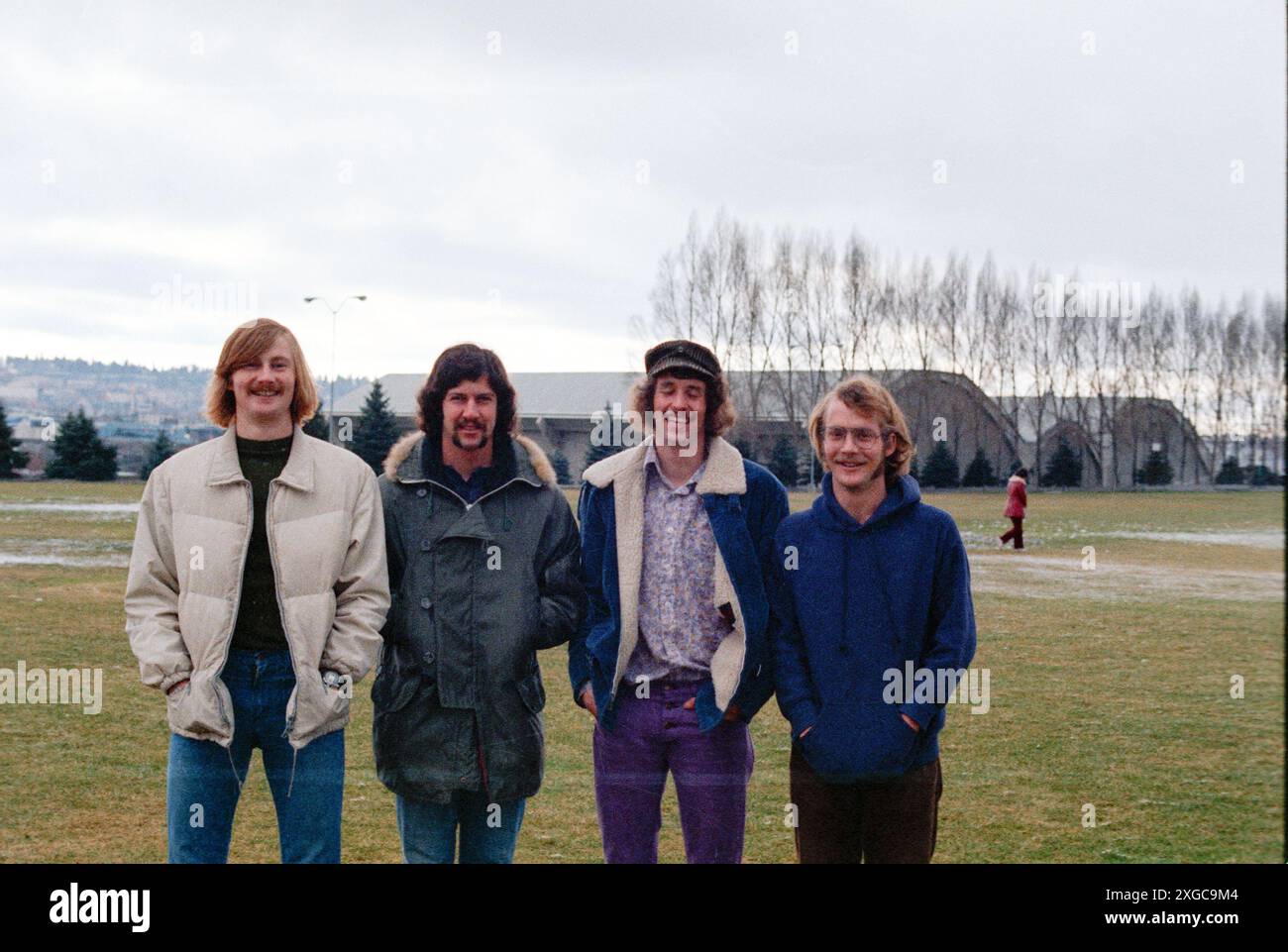 Quatre jeunes étudiants posent pour aPhoto, 1972, Gonzaga University, Spokane Washington, États-Unis Banque D'Images