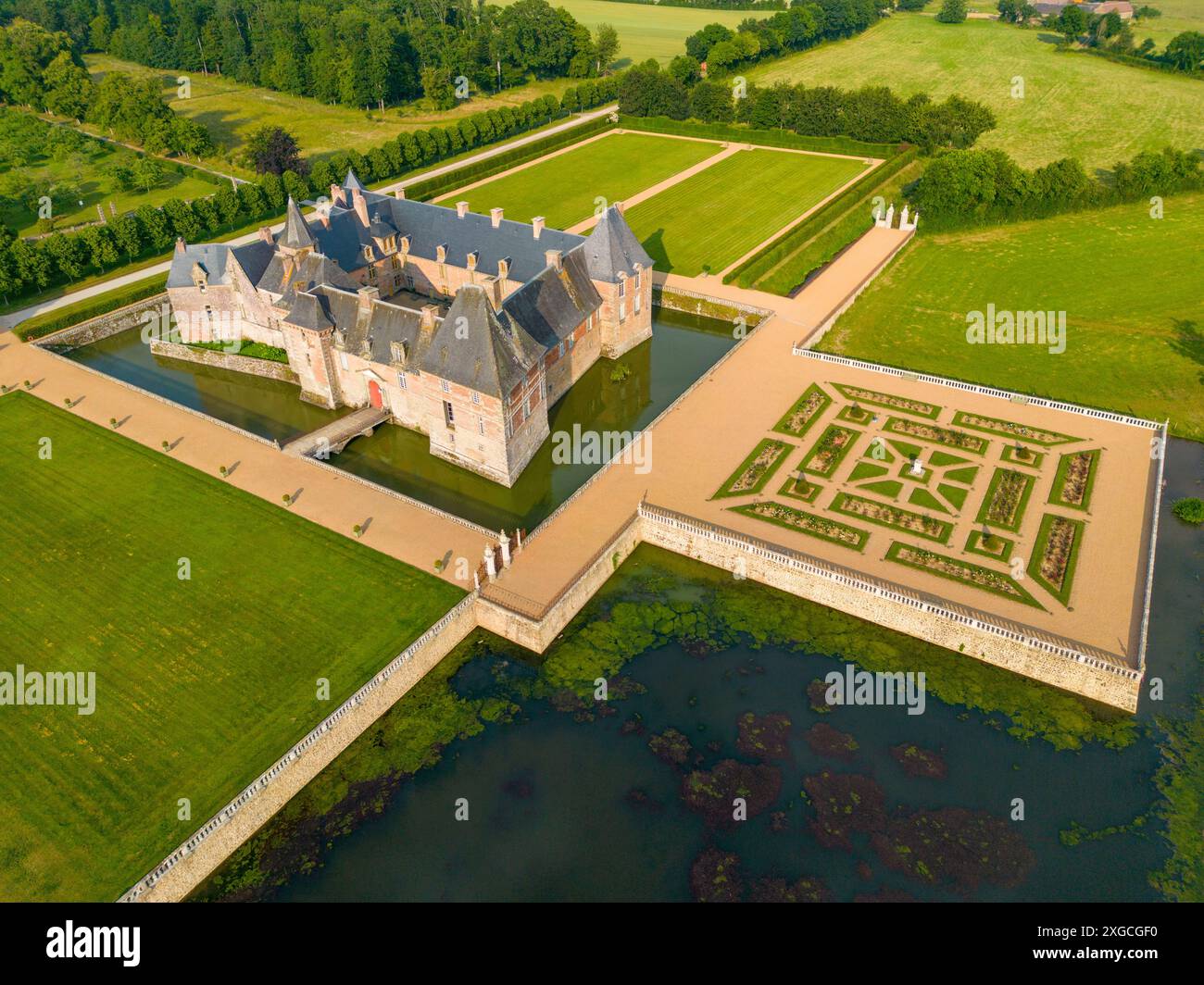 France, Orne, Parc naturel régional Normandie Maine, Château de Carrouges (vue aérienne) Banque D'Images
