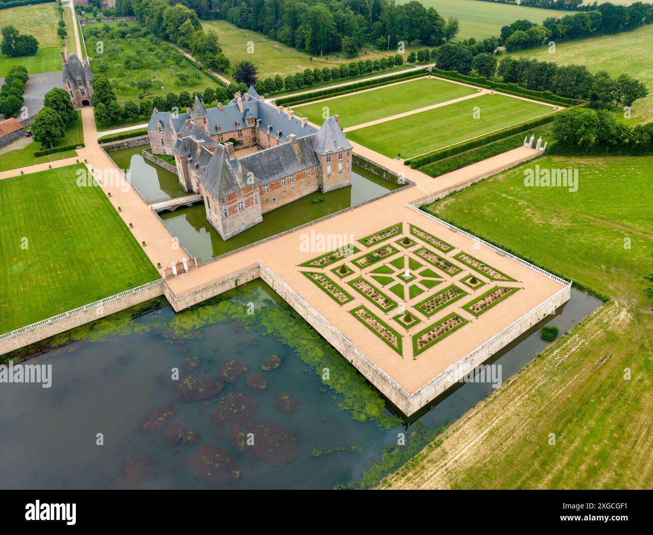France, Orne, Parc naturel régional Normandie Maine, Château de Carrouges (vue aérienne) Banque D'Images