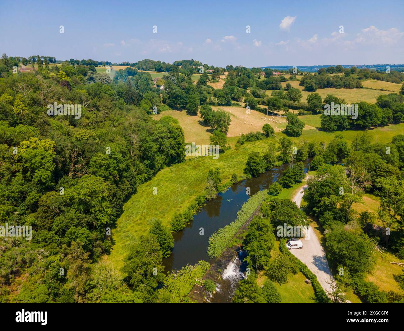 France, Orne, Parc naturel régional Normandie Maine, Alpes Mancelles, Saint Ceneri le Gerei, labellisé les plus Beaux villages de France (les plus beaux villages de France) (vue aérienne) Banque D'Images