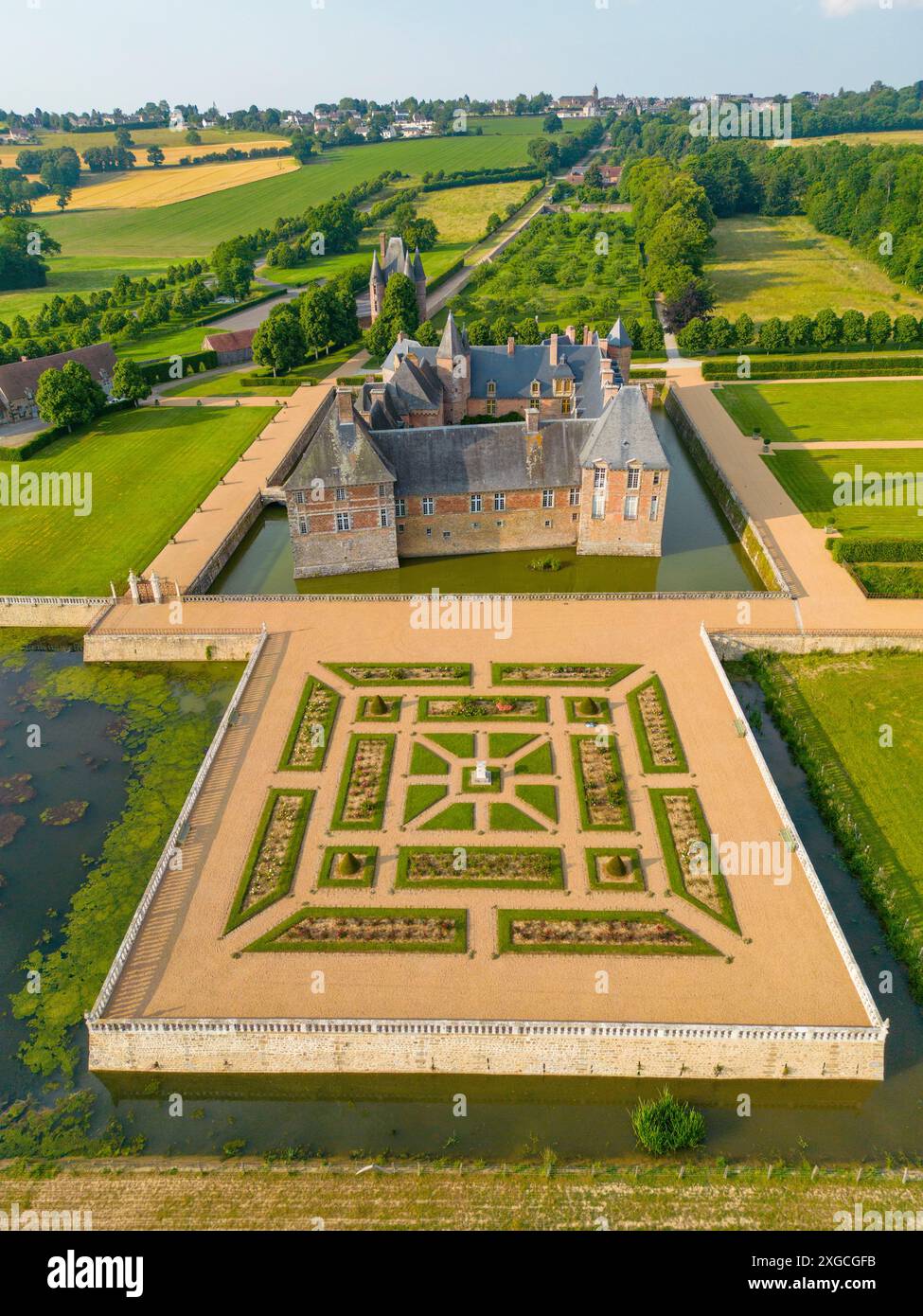 France, Orne, Parc naturel régional Normandie Maine, Château de Carrouges (vue aérienne) Banque D'Images