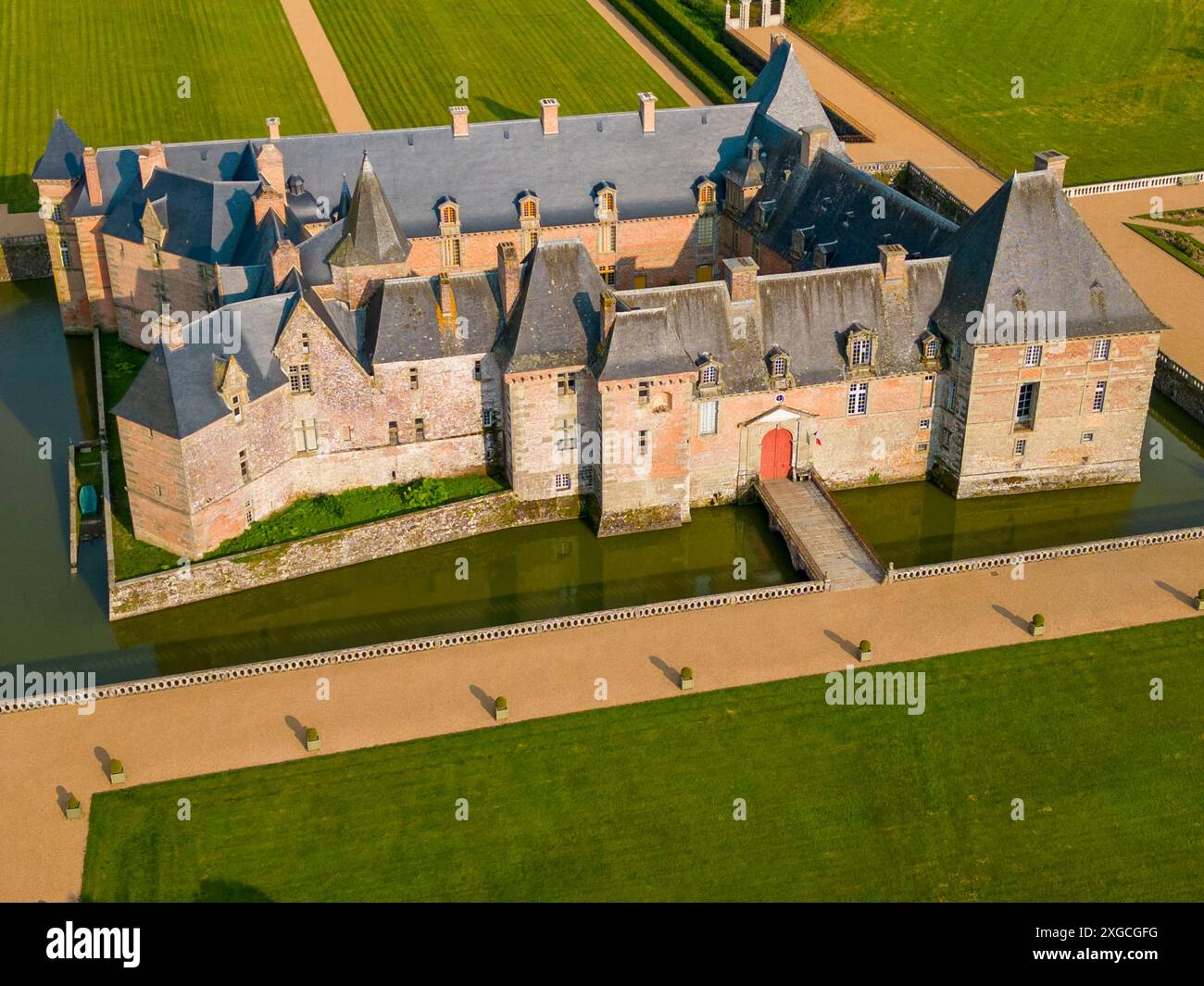 France, Orne, Parc naturel régional Normandie Maine, Château de Carrouges (vue aérienne) Banque D'Images