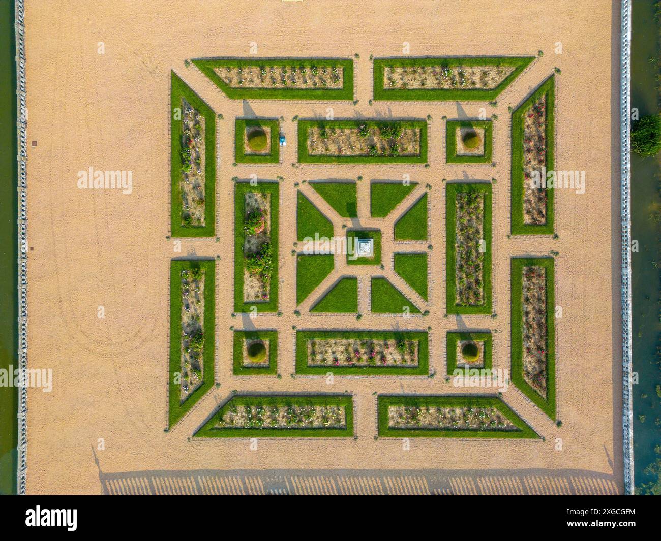 France, Orne, Parc naturel régional Normandie Maine, Château de Carrouges (vue aérienne) Banque D'Images