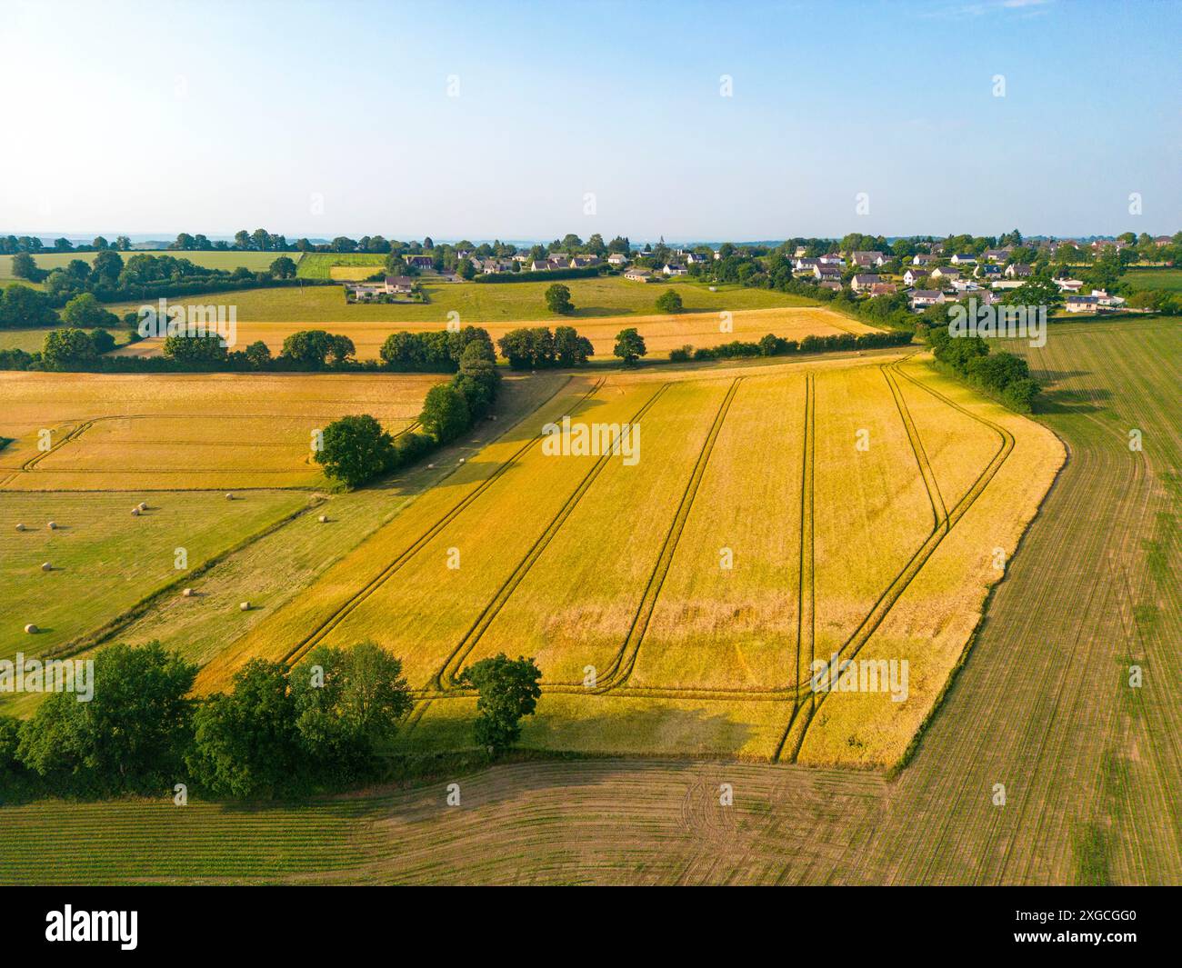 France, Orne, Parc naturel régional Normandie Maine, Carrouges, champs (vue aérienne) Banque D'Images