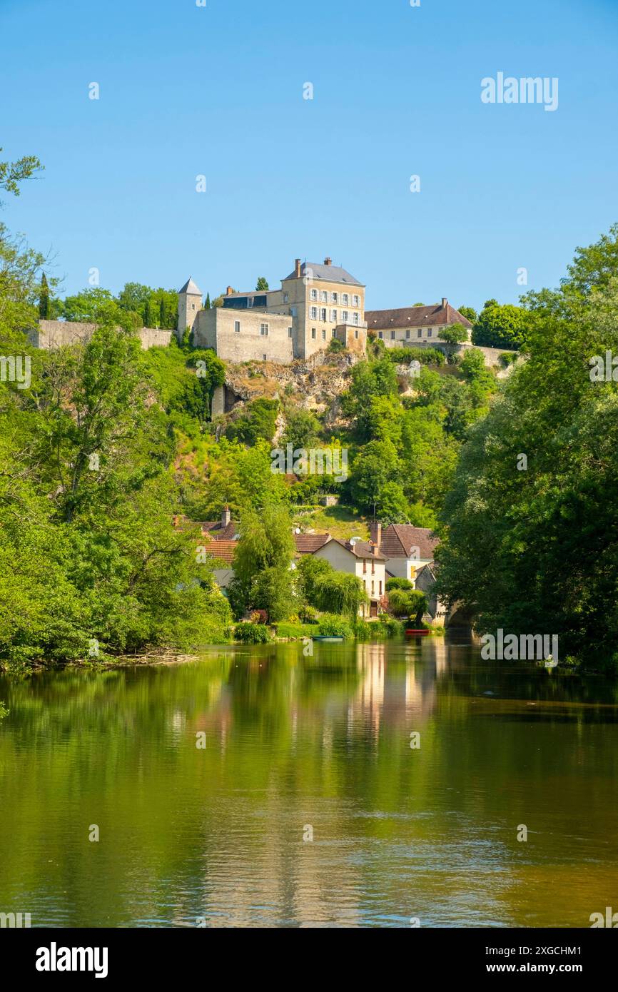 France, Yonne, Mailly le Château, surplombant l'Yonne et le canal du Nivernais Banque D'Images