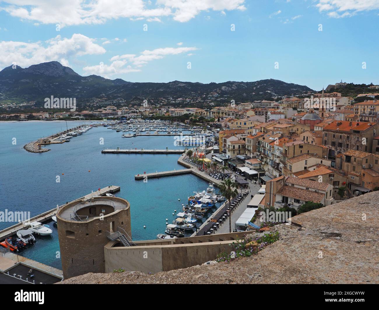 Vue du centre-ville de Calvi depuis la citadelle, Calvi, Corse, France Banque D'Images