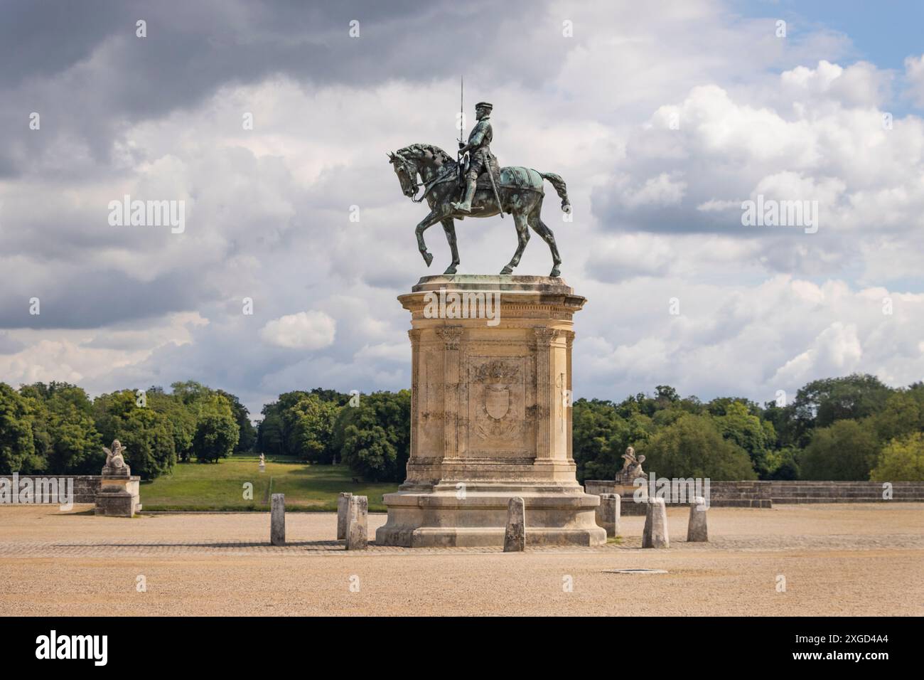 Statue d'Anne de Montmorency devant le Château de Chantilly, Chantilly, Oise, France Banque D'Images