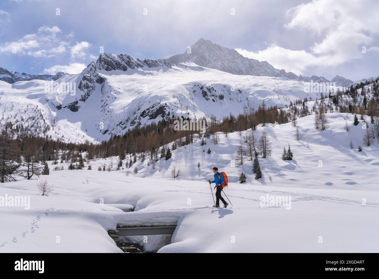 Randonnée dans le parc Adamello en hiver, Vallecamonica, province de Brescia, région de Lombardie, Italie, Europe Banque D'Images