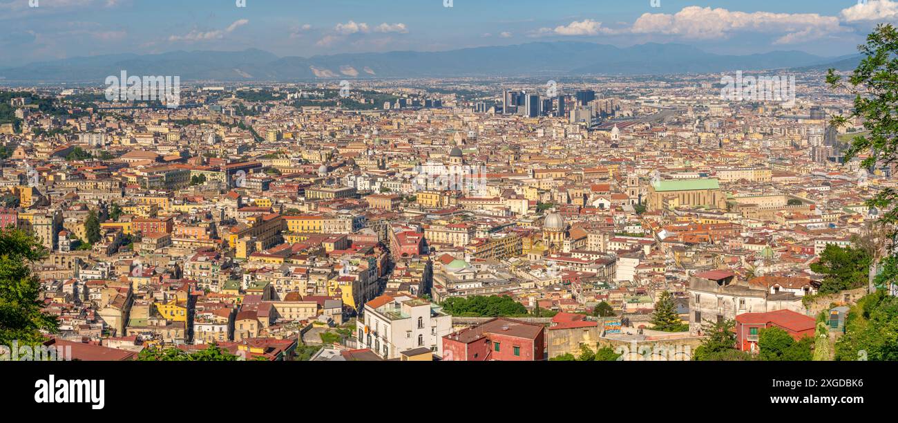 Vue surélevée de Naples depuis Castel Sant'Elmo, Naples, Campanie, Italie, Europe Banque D'Images