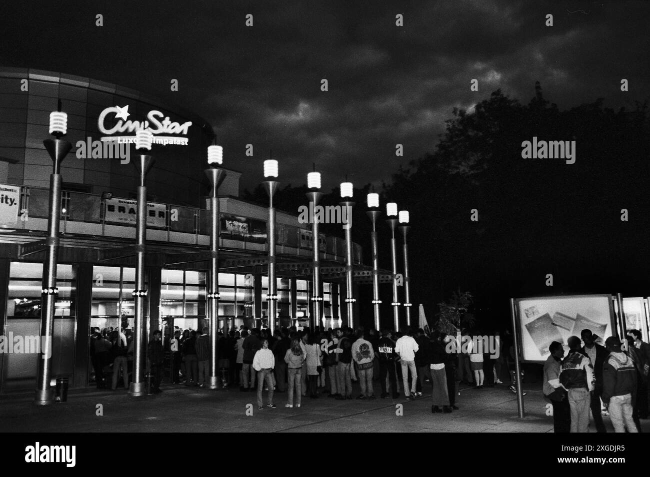 Cinestar Filmpalast 08.09.1996, Chemnitz, Hartmannstraße,Kino, Cine-Star Luxor Filmpalast. Abendvorstellung *** Cinestar Filmpalast 08 09 1996, Chemnitz, Hartmannstraße,cinéma, Cine Star Luxor Filmpalast soirée show Banque D'Images