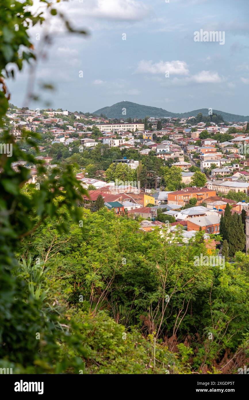 Kutaisi, Géorgie - 15 juin 2024 : vue panoramique aérienne de la ville de Kutaisi, région d'Imereti en Géorgie. Banque D'Images