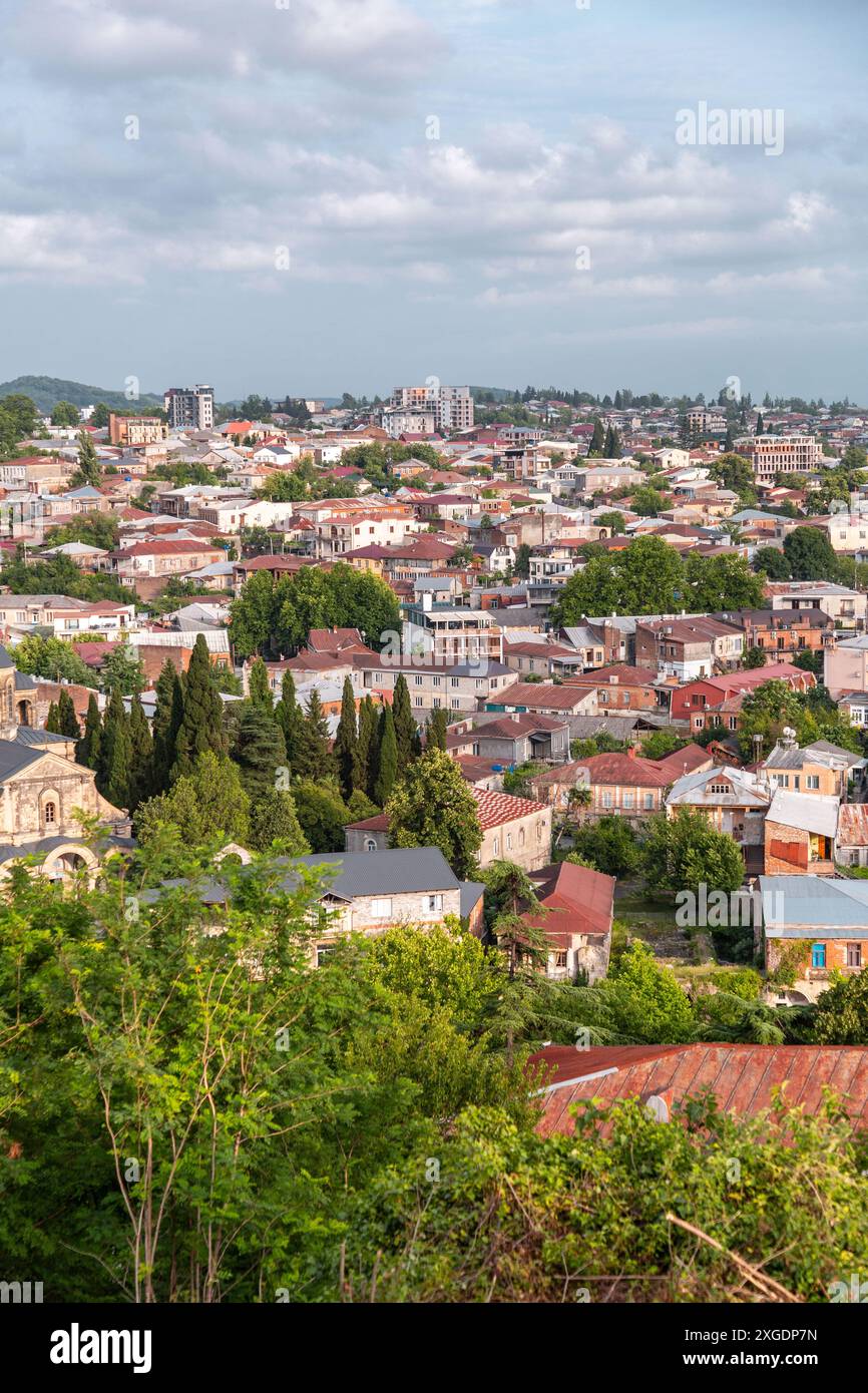 Kutaisi, Géorgie - 15 juin 2024 : vue panoramique aérienne de la ville de Kutaisi, région d'Imereti en Géorgie. Banque D'Images