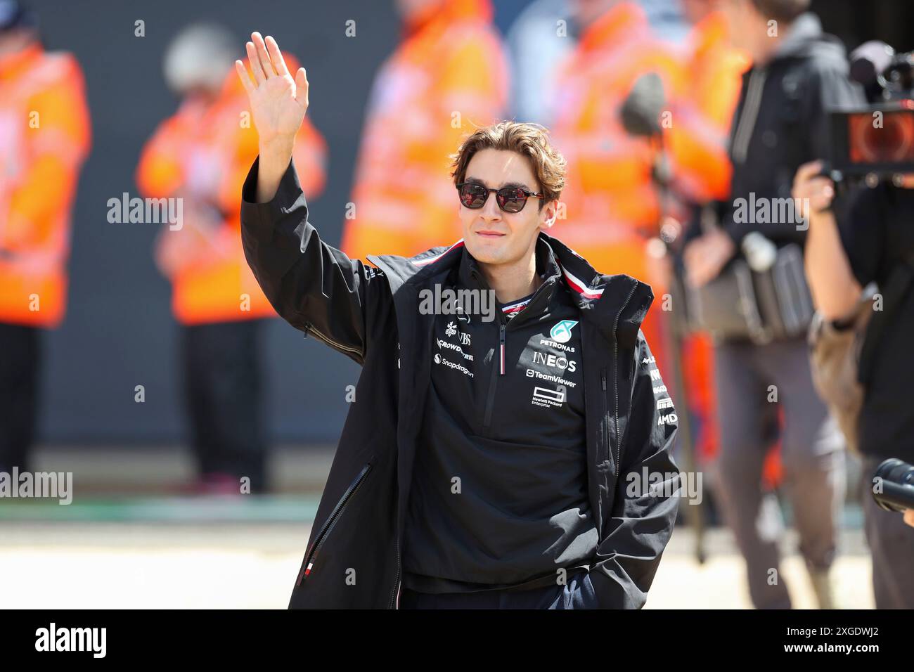 Silverstone, Royaume-Uni. 07 juillet 2024. George Russell 63 (GBR), Mercedes W15 fait vibrer les fans lors du Grand Prix de Grande-Bretagne de formule 1 Qatar Airways sur le circuit de Silverstone, Silverstone, Angleterre, Royaume-Uni le 7 juillet 2024 crédit : Every second Media/Alamy Live News Banque D'Images
