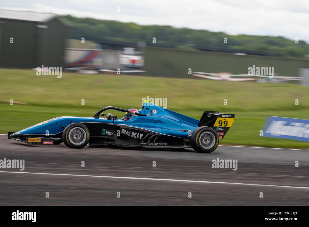 Andover, Hampshire - 8 juin 2024 : FIA Formula 4 Thruxton Qualifying Yuhao FU Virtuosi Racing Banque D'Images