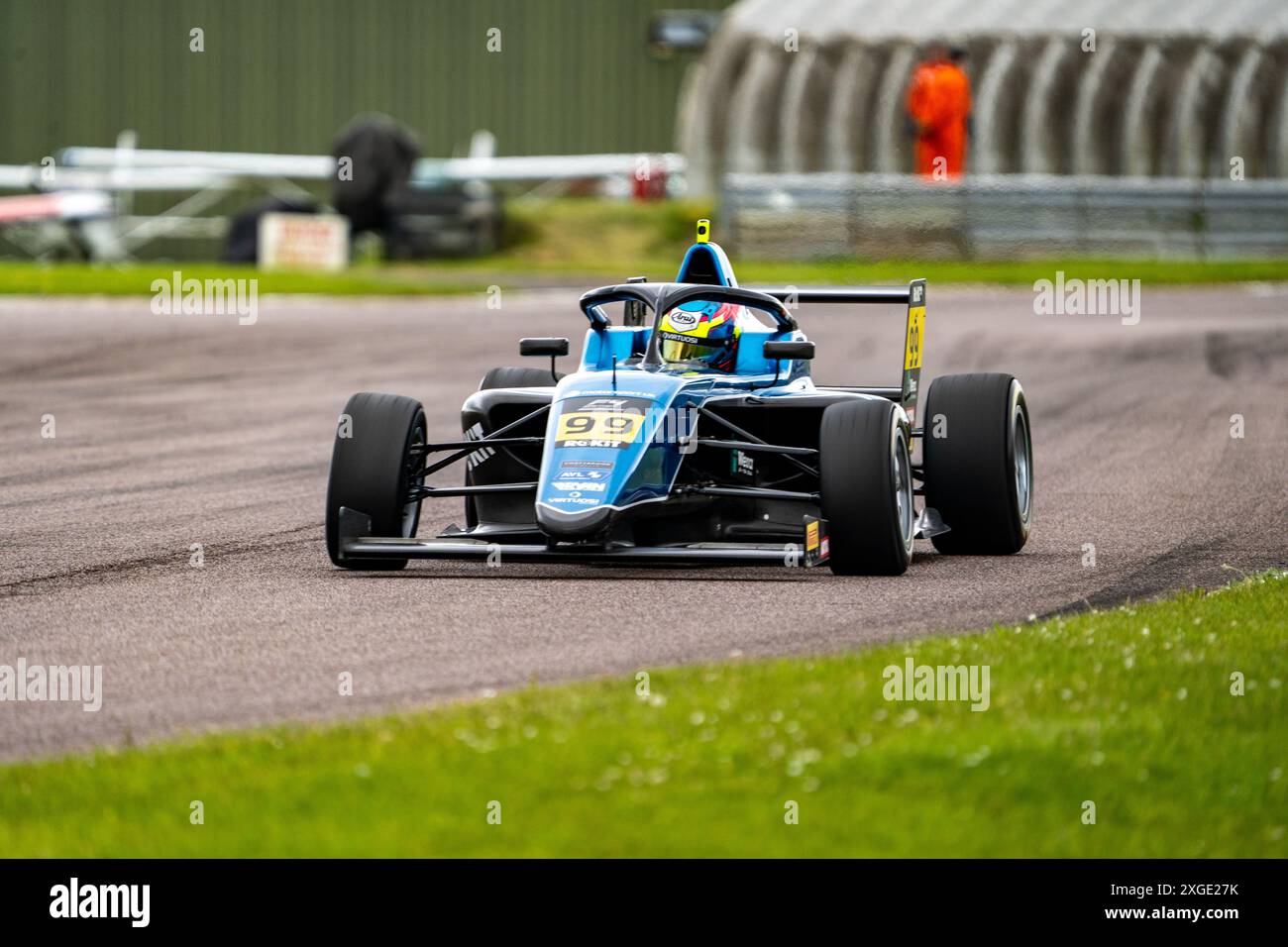 Andover, Hampshire - 8 juin 2024 : FIA Formula 4 Thruxton Qualifying Yuhao FU Virtuosi Racing Banque D'Images