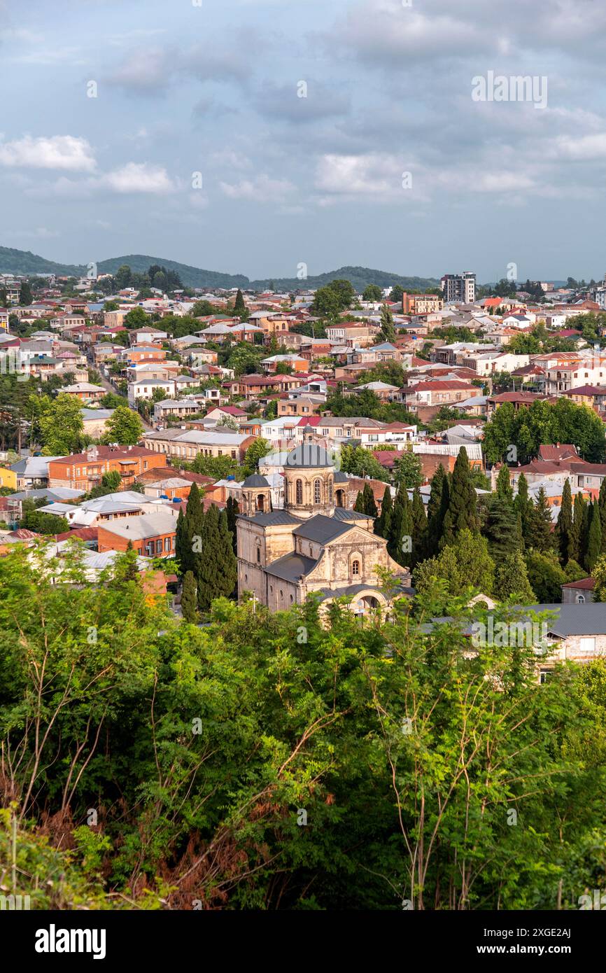 Kutaisi, Géorgie - 15 juin 2024 : vue panoramique aérienne de la ville de Kutaisi, région d'Imereti en Géorgie. Banque D'Images