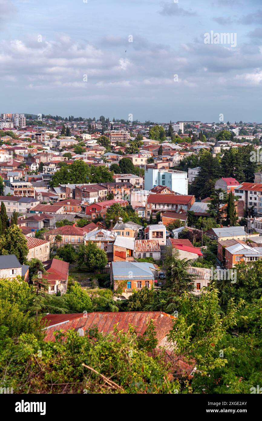 Kutaisi, Géorgie - 15 juin 2024 : vue panoramique aérienne de la ville de Kutaisi, région d'Imereti en Géorgie. Banque D'Images