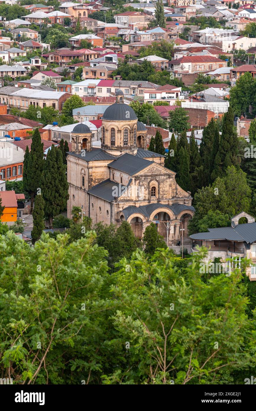 Kutaisi, Géorgie - 15 juin 2024 : vue panoramique aérienne de la ville de Kutaisi, région d'Imereti en Géorgie. Banque D'Images