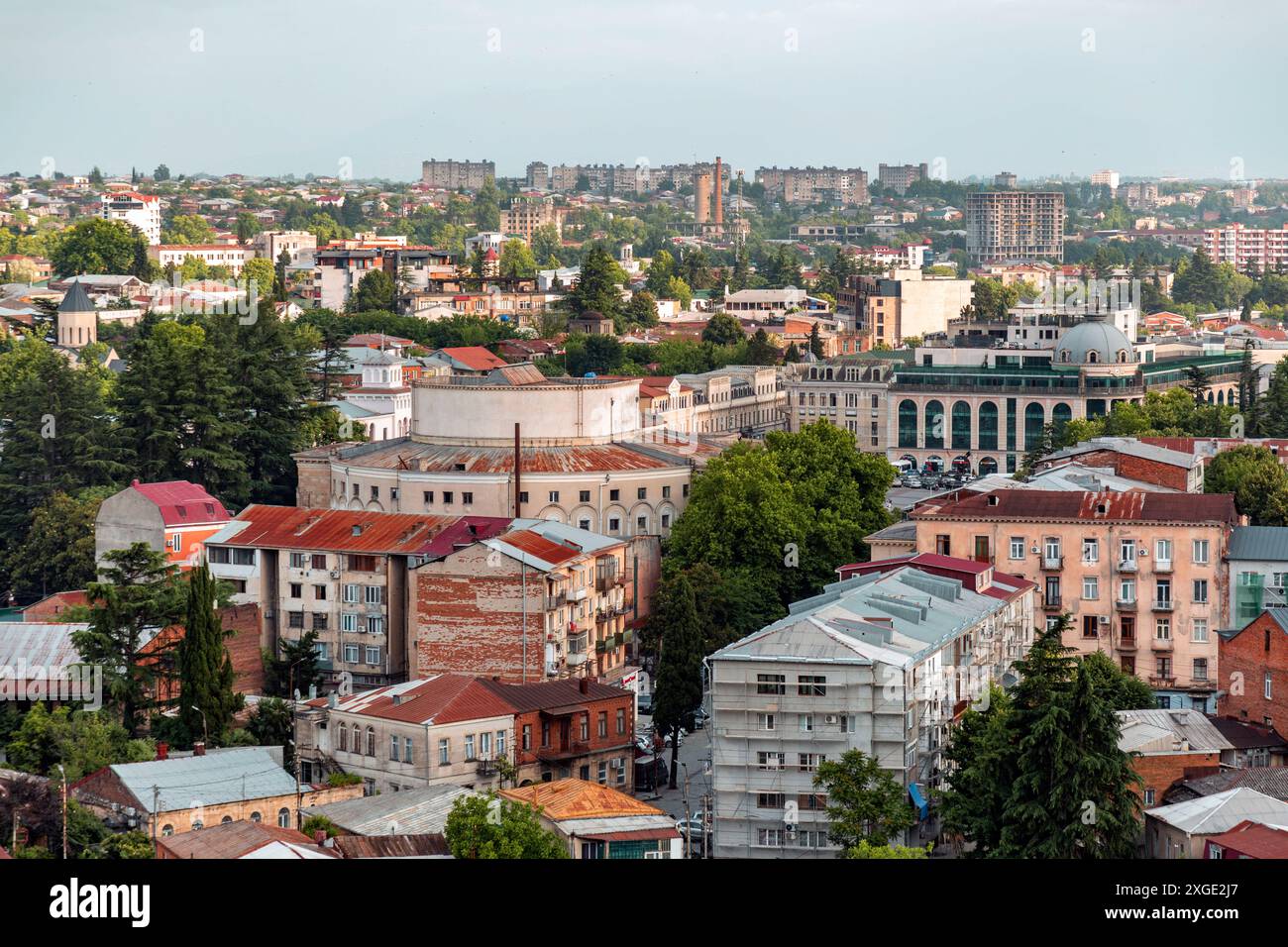 Kutaisi, Géorgie - 15 juin 2024 : vue panoramique aérienne de la ville de Kutaisi, région d'Imereti en Géorgie. Banque D'Images