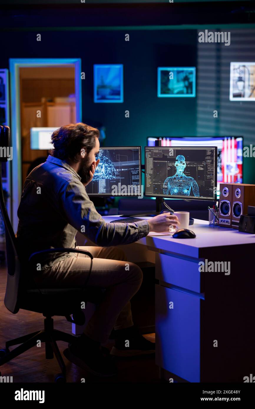 L'IA Sentient gagne une forme humanoïde à l'intérieur de l'ordinateur, choquant développeur confus. L’intelligence artificielle consciente de soi alarmante a étonné l’expert INFORMATIQUE après être devenu autonome et avoir atteint la singularité Banque D'Images