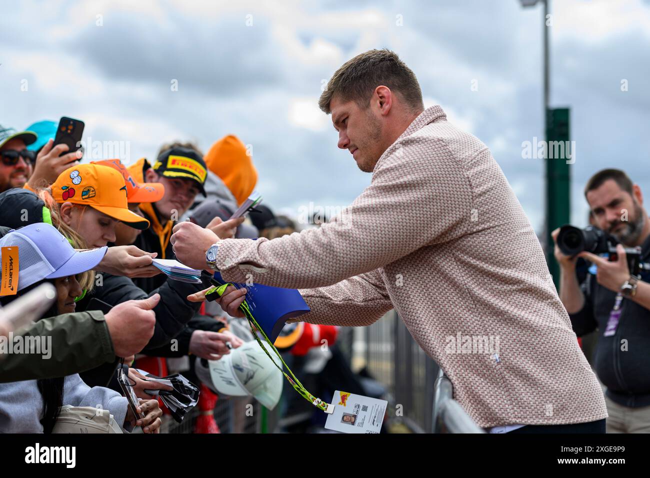 NORTHAMPTONSHIRE, ROYAUME-UNI. 07 juillet 24. L'ancien capitaine de l'Angleterre et des Saracens Owen Farrell a été invité au Qatar Airways British Grand Prix 2024 sur le circuit de Silverstone le dimanche 7 juillet 2024 dans LE NORTHAMPTONSHIRE, EN ANGLETERRE. Crédit : Taka G Wu/Alamy Live News Banque D'Images