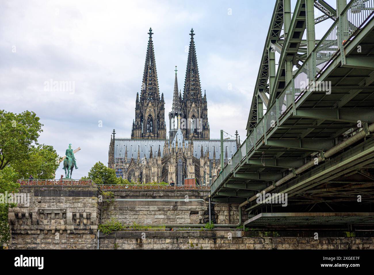 Blick vom Rhein auf auf Köln Blick vom Ausflugsschiff RheinMagie der KD Köln-Düsseldorfer Deutsche Rheinschiffahrt GmbH auf die Kölner Innenstadt, Kölner Dom, Hohenzollernbrücke Köln Nordrhein-Westfalen Deutschland *** vue de Cologne depuis le Rhin vue depuis le bateau d'excursion RheinMagie de KD Köln Düsseldorfer Deutsche Rheinschiffahrt GmbH du centre-ville de Cologne, cathédrale de Cologne, pont Hohenzollern Cologne Rhénanie du Nord-Westphalie Allemagne Copyright : xmarcjohn.dex Banque D'Images