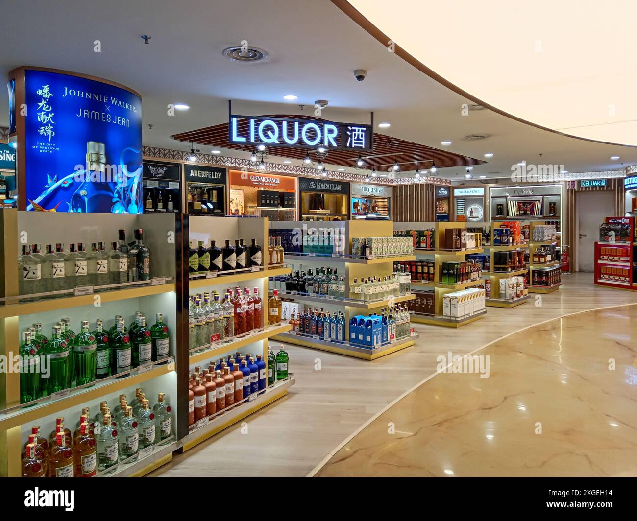 Kuala Lumpur, Malaisie - 15 février 2024 : magasin d'alcool hors taxes à l'aéroport international de KLIA Kuala Lumpur situé en Malaisie. Banque D'Images
