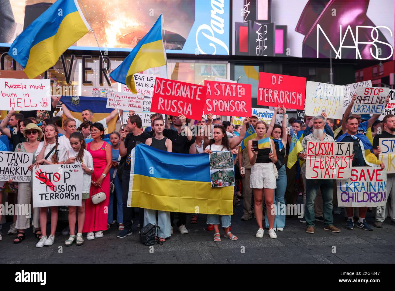 New York, États-Unis. 08 juillet 2024. Manifestants lors d'un rassemblement de soutien à l'Ukraine dans la région de Times Square à New York aux États-Unis ce lundi 8 juillet 2024 crédit : Brazil photo Press/Alamy Live News Banque D'Images