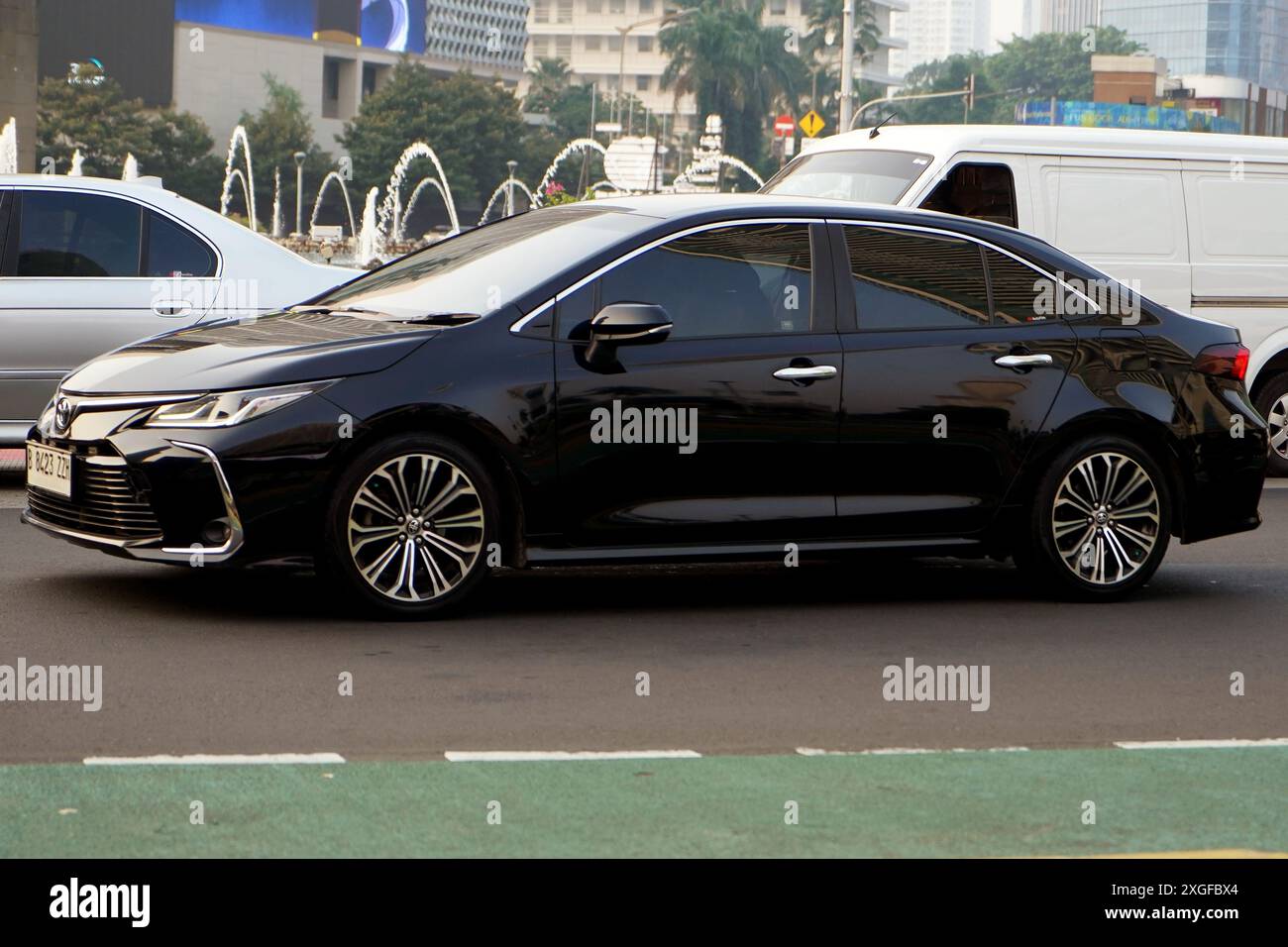 Berline de luxe, Toyota Corolla Altis couleur noire à commercial et d'affaires distric Bundarah HI, Jakarta, Indonésie Banque D'Images