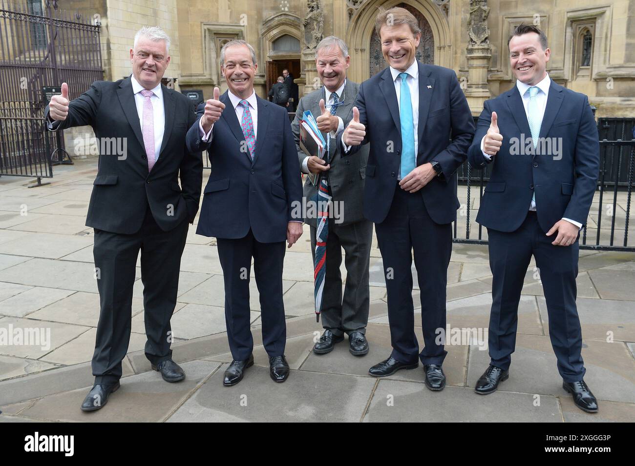 Londres, Royaume-Uni. 09 juillet 2024. Westminster Londres 9 juillet 2024. Nigel Farage, député et chef du Parti réformiste britannique et ses collègues réformistes britanniques arrivent au Westminster Credit : MARTIN DALTON/Alamy Live News Banque D'Images