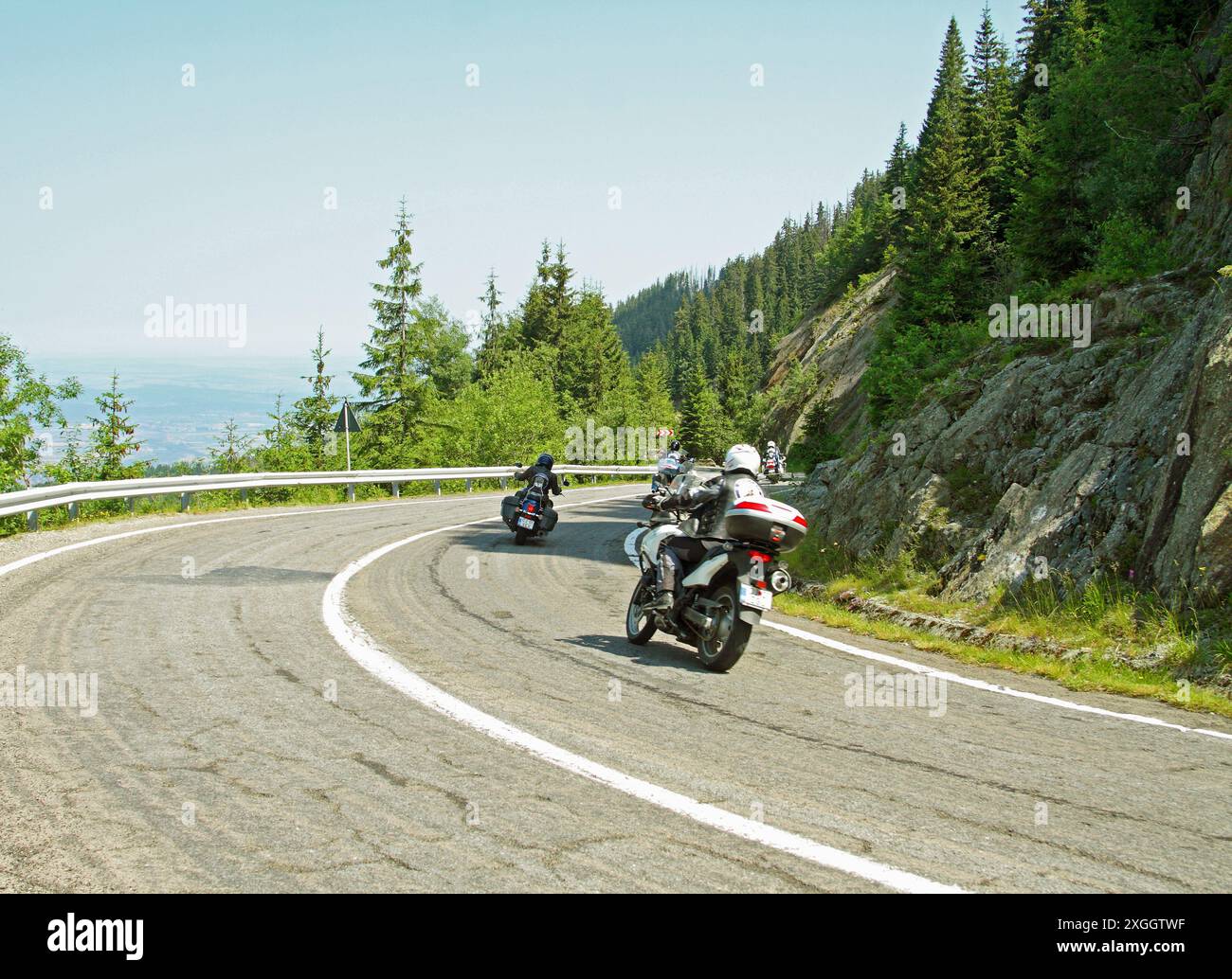 Motos sur la route de Transfăgărășan, comté de Sibiu, Transylvanie, Roumanie Banque D'Images