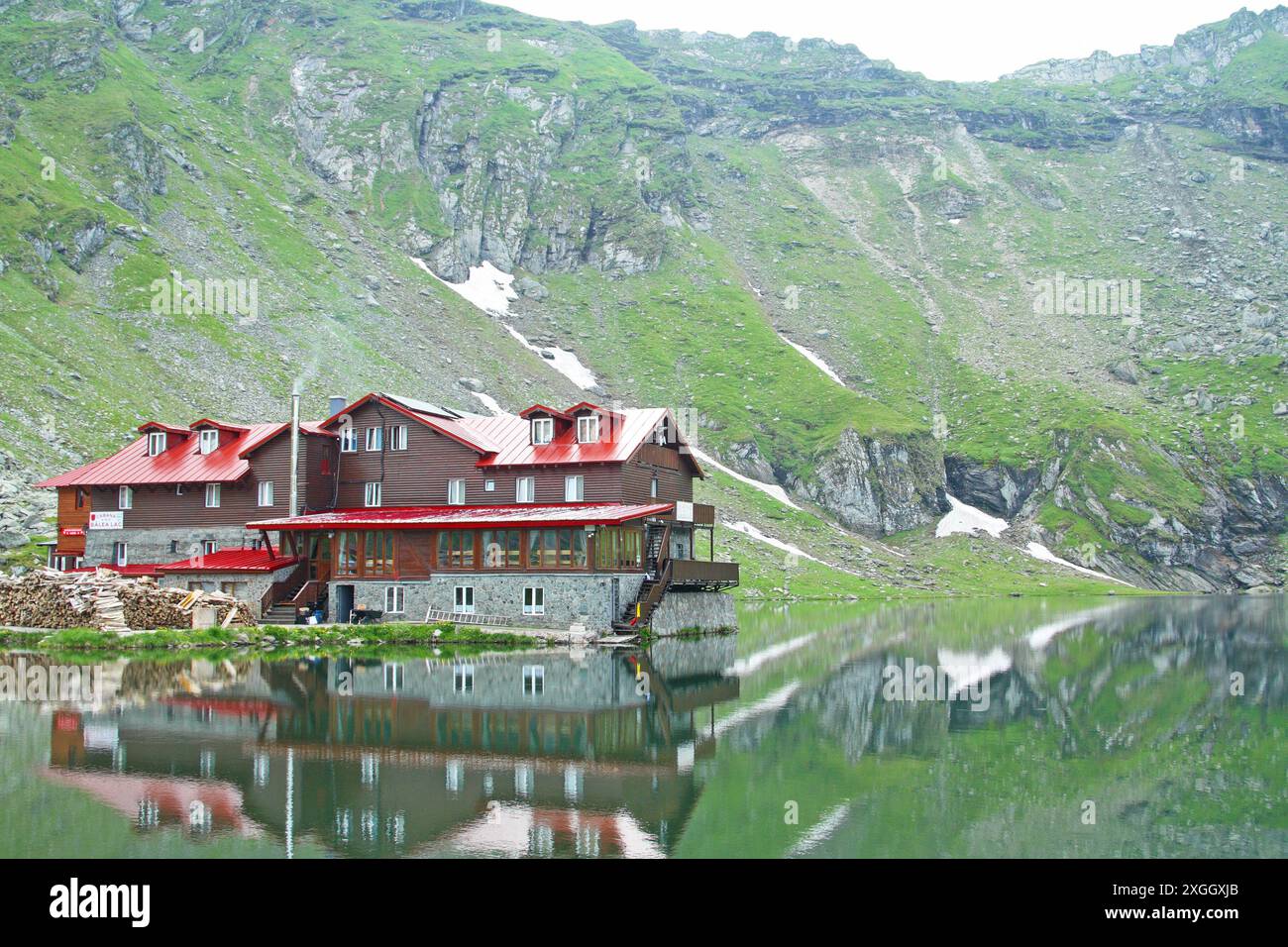 Hôtel / restaurant au lac Balea, près de la route Transfagarasan dans les Carpates, Transylvanie, comté de Sibiu, Roumanie Banque D'Images