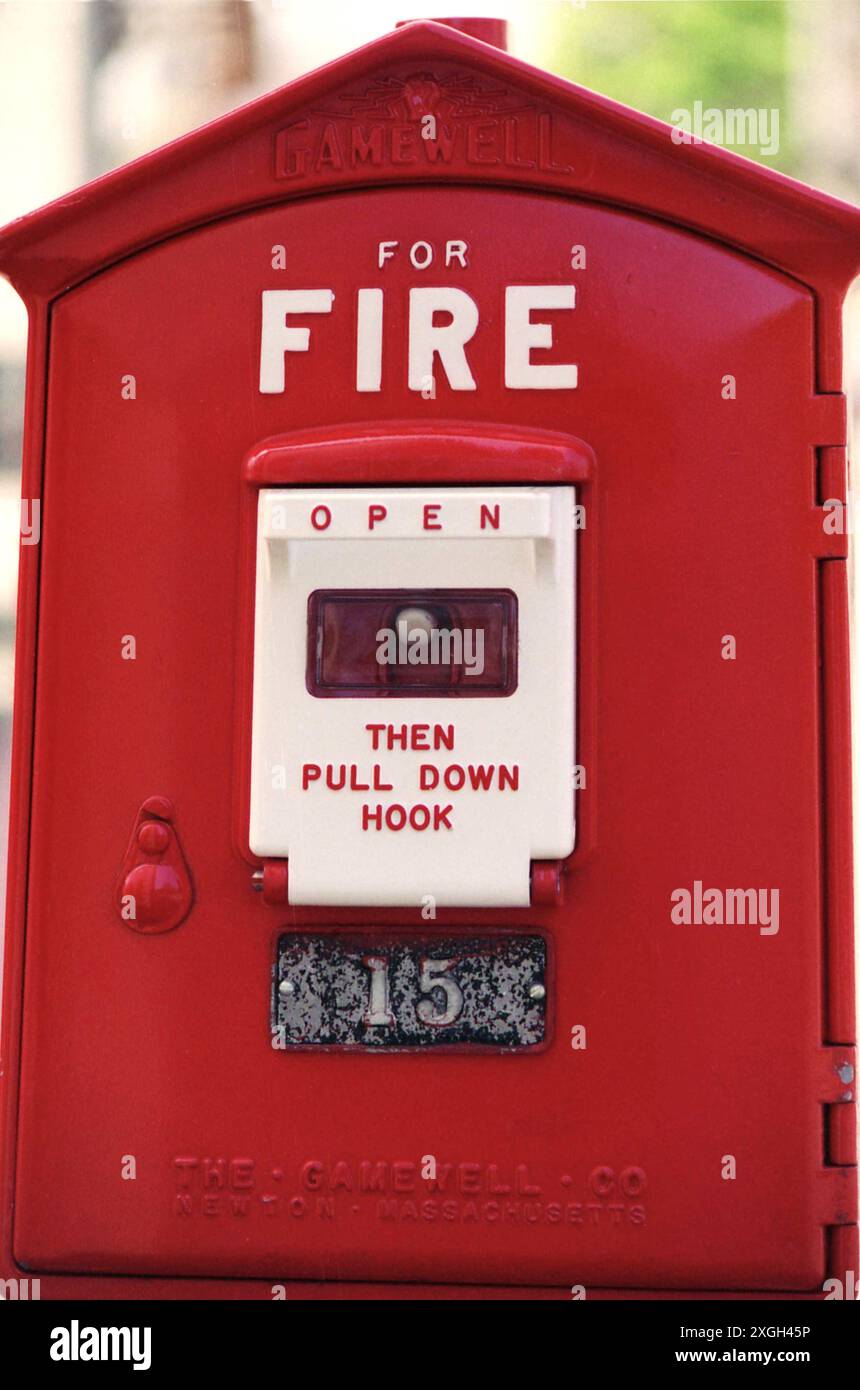 Une boîte d'appel d'alarme incendie dans le Massachusetts, États-Unis, approx. 1996 Banque D'Images