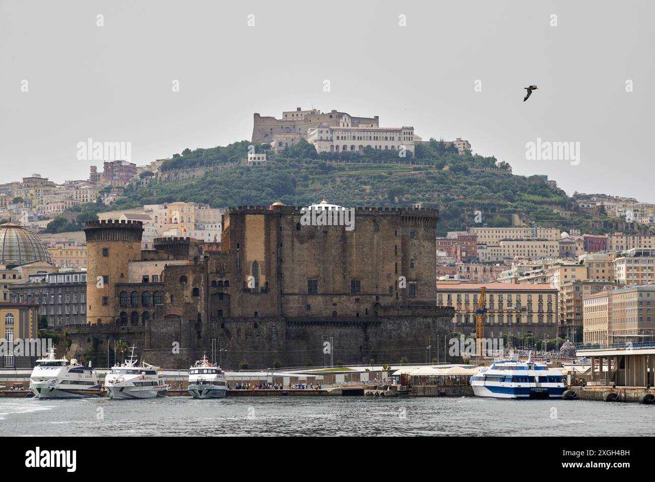 Le port de Naples depuis la mer Banque D'Images