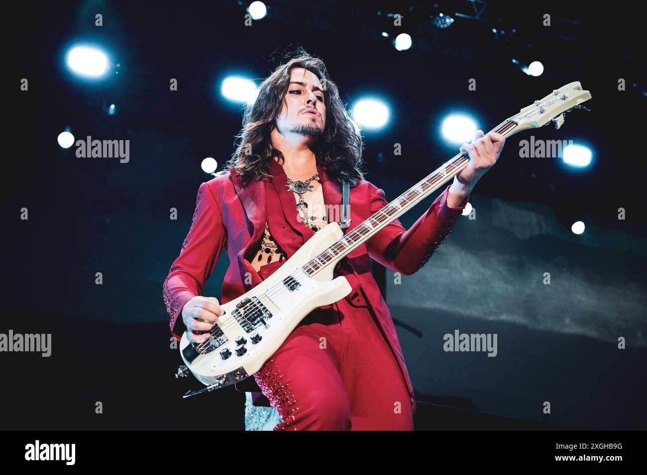 ITALIE, MANTOVA, MANTOVA SUMMER FESTIVAL 7 JUILLET : Sam Kiszka, bassiste du groupe américain Greta Van Fleet, se produisant en direct sur scène pour le seul concert italien "Starcatcher Tour" Banque D'Images