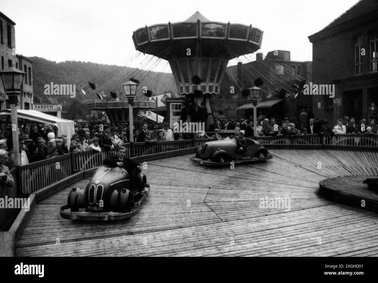 Festivités, fête publique, Go-kart à Funfair, Essen, 1950, INFORMATIONS-AUTORISATION-DROITS-SUPPLÉMENTAIRES-NON-DISPONIBLES Banque D'Images