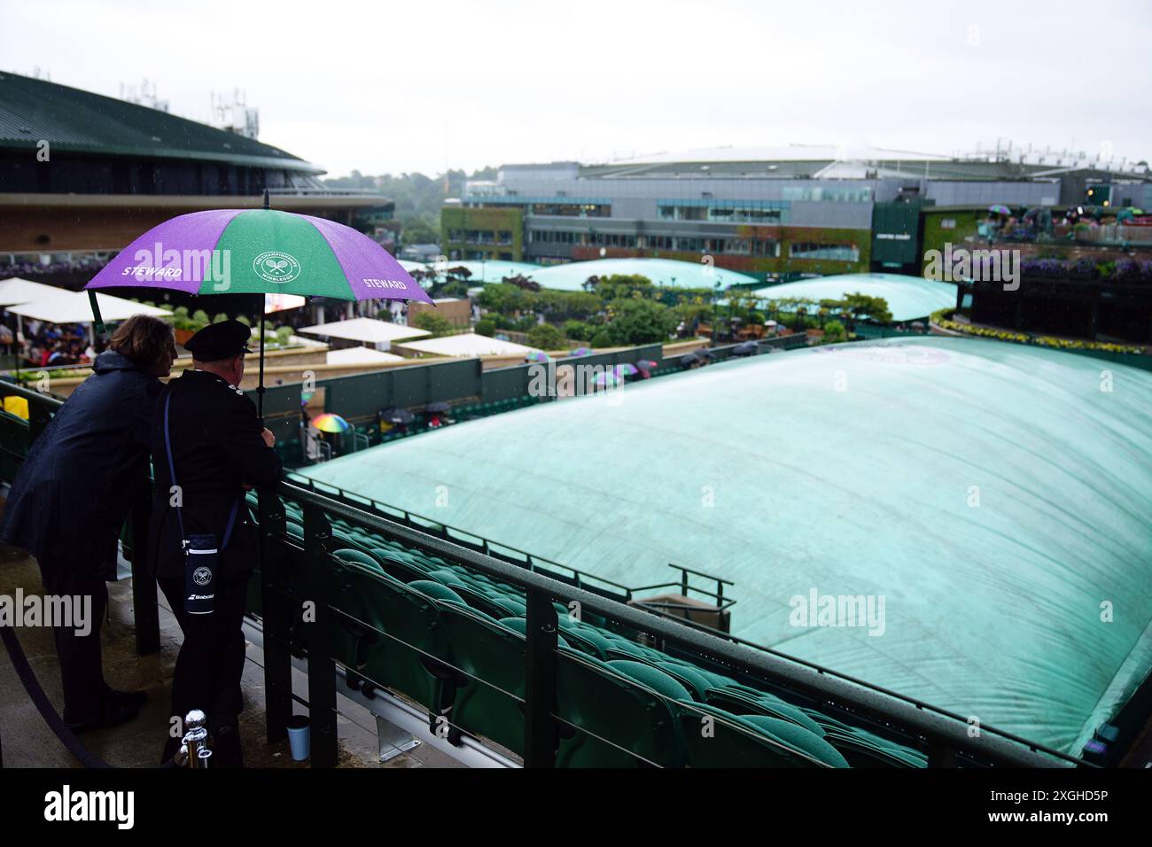 Une vue générale des courts extérieurs couverts au neuvième jour des Championnats de Wimbledon 2024 au All England Lawn Tennis and Croquet Club, Londres. Date de la photo : mardi 9 juillet 2024. Banque D'Images