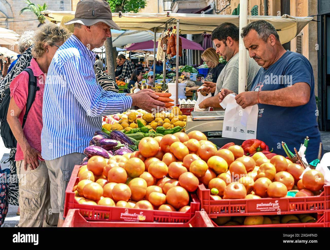 Jour de marché dans le charmant vieux village traditionnel de Santanyi sur l'île espagnole de Majorque, en Espagne Banque D'Images