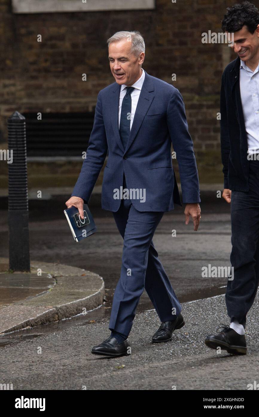 Londres, Royaume-Uni. 09 juillet 2024. Mark Carney - ancien gouverneur de la Banque d'Angleterre (l) et Neil-Amin Smith - conseiller spécial de la chancelière Rachel Reeves (et anciennement du groupe Clean Bandit) arrive pour une réunion à Downing Street. Crédit : Justin Ng/Alamy Live News. Banque D'Images