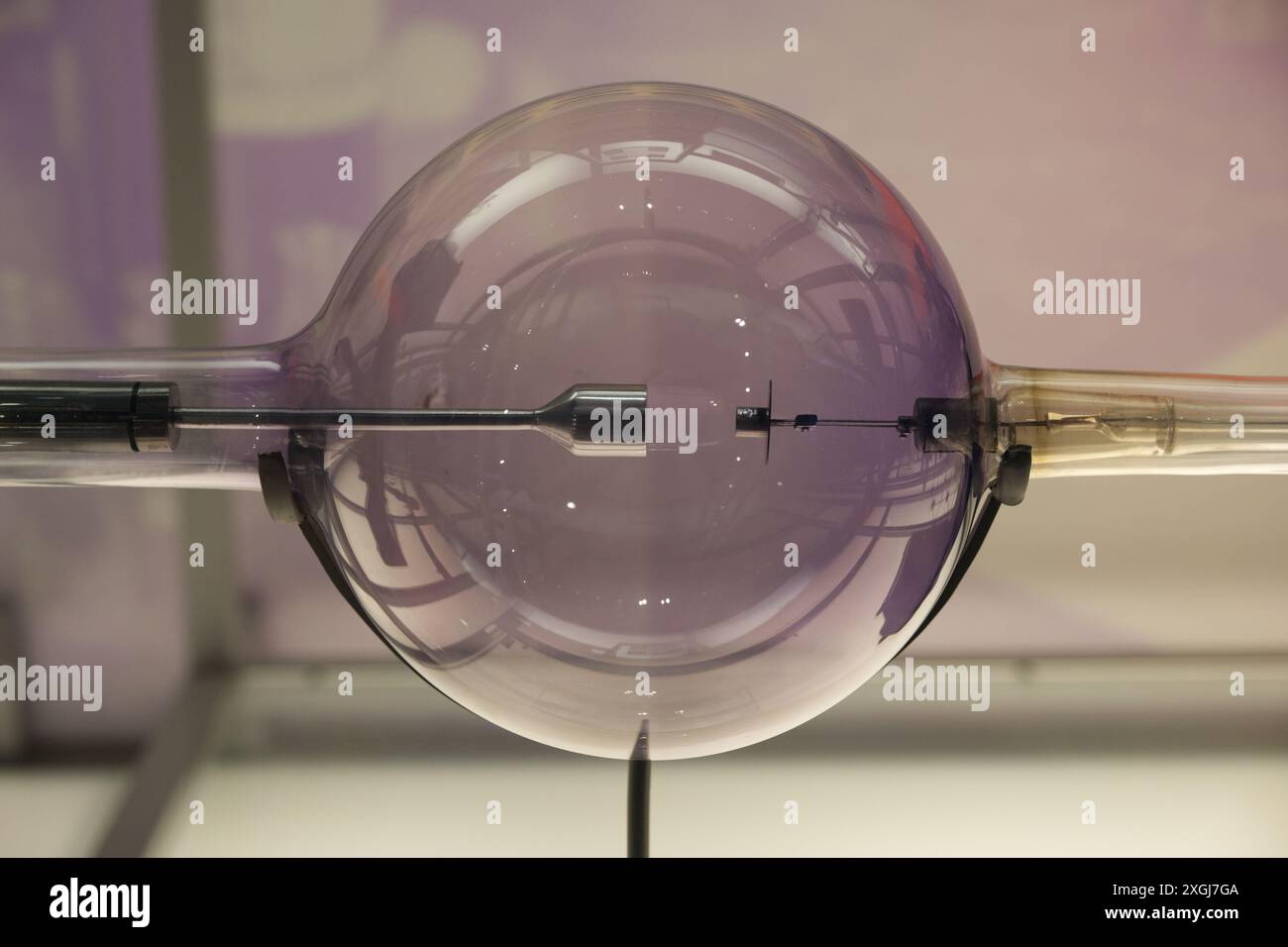 Tubes Coolidge - ce sont des tubes à vide qui produisent des rayons X et ont été inventés par le physicien américain William Coolidge en 1913 Banque D'Images