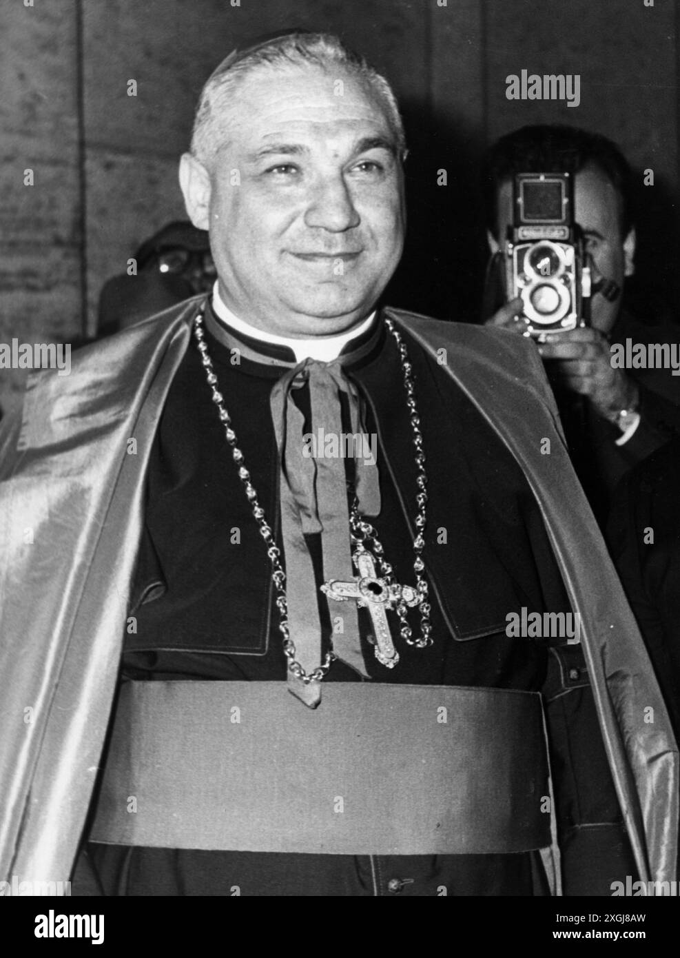 1977 Roma Archivio Storico Olycom/LaPresse Pericle Felici (Segni, 1º agosto 1911 - Foggia, 22 marzo 1982) è stato un cardinale e arcivescovo cattolico Italiano. Al momento della sua nomina a cardinale e fino alla creazione del cardinale Sebastiano Baggio è stato il porporporato italiano più giovane. Ha partecipato attivamente, come segretario generale, ai lavori del Concilio Vaticano II. È considérato l'artefice della revisione del Codice di Diritto Canonico. Nella Foto : Pericle Felici prefetto del Supremo Tribunale della Segnatura Apostolica. Sur la photo : Pericle Felici préfet du suprême Banque D'Images