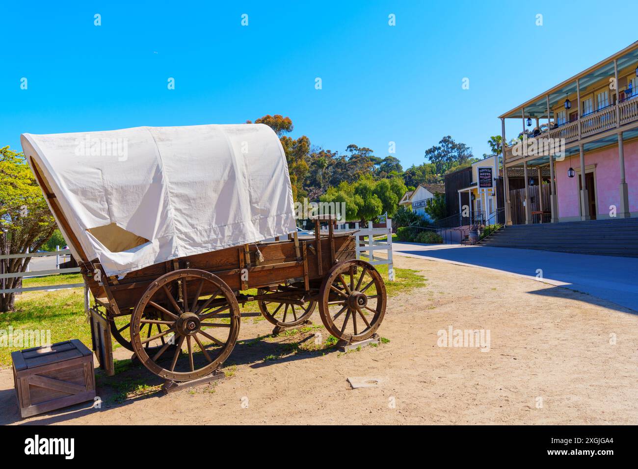 San Diego, Californie - 16 avril 2024 : gros plan d'un wagon couvert historique près de l'hôtel Cosmopolitan dans le parc historique de la vieille ville Banque D'Images