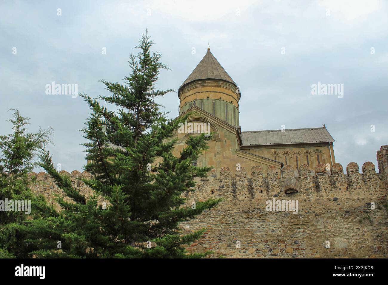 Forteresse d'Ananuri. Le château d'Ananuri représente un complexe architectural multifonctionnel de l'époque féodale tardive en Géorgie Banque D'Images