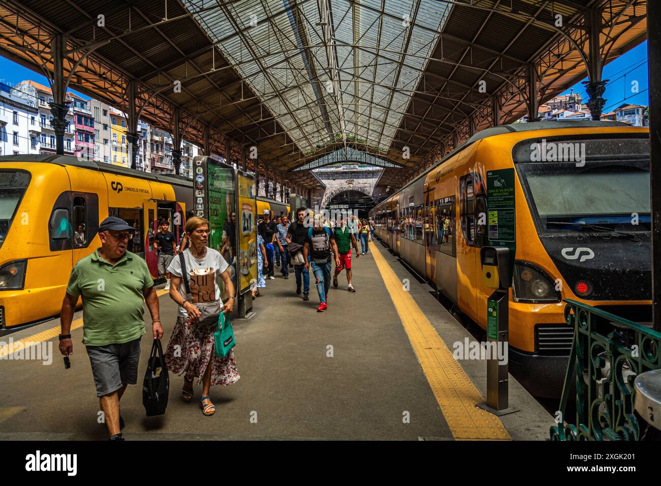 Les beautés de la ville portugaise, Porto : le quartier de Ribeira, la Torre dei Chierici, la gare Sao Bento et d'autres bâtiments monumentaux Banque D'Images