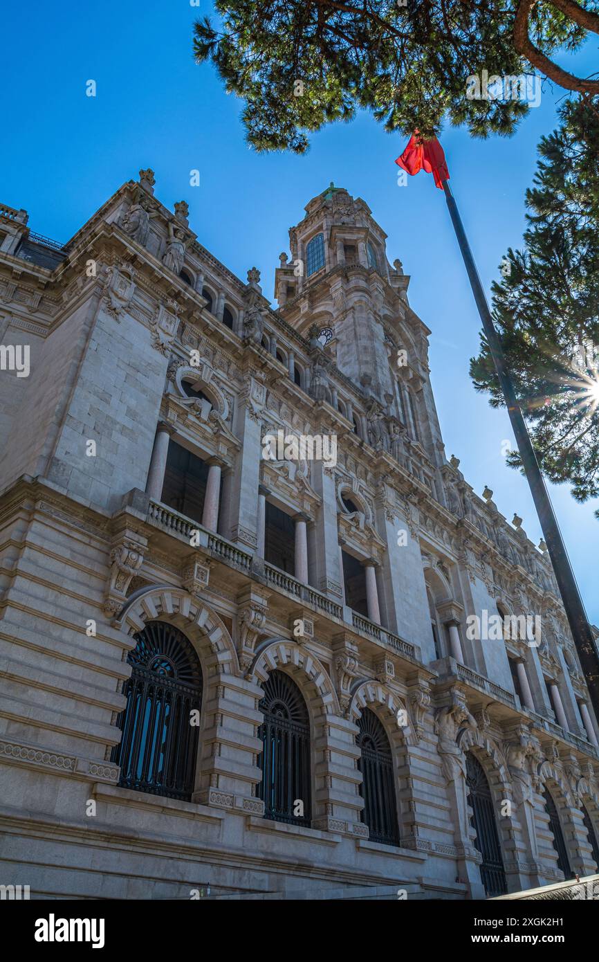 Les beautés de la ville portugaise, Porto : le quartier de Ribeira, la Torre dei Chierici, la gare Sao Bento et d'autres bâtiments monumentaux Banque D'Images