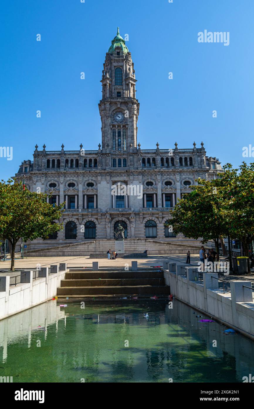Les beautés de la ville portugaise, Porto : le quartier de Ribeira, la Torre dei Chierici, la gare Sao Bento et d'autres bâtiments monumentaux Banque D'Images