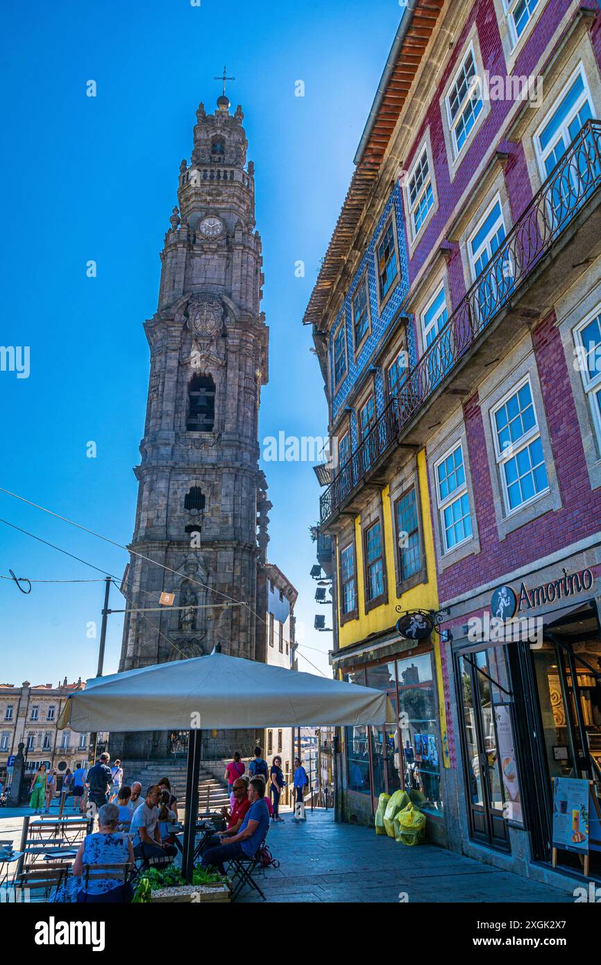 Les beautés de la ville portugaise, Porto : le quartier de Ribeira, la Torre dei Chierici, la gare Sao Bento et d'autres bâtiments monumentaux Banque D'Images